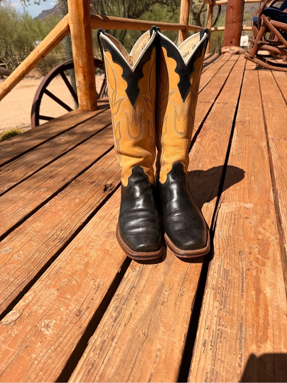 Olathe Boot Co. Two-Tone Black & Yellow Women's 8.5B Heeled Cowboy Boots